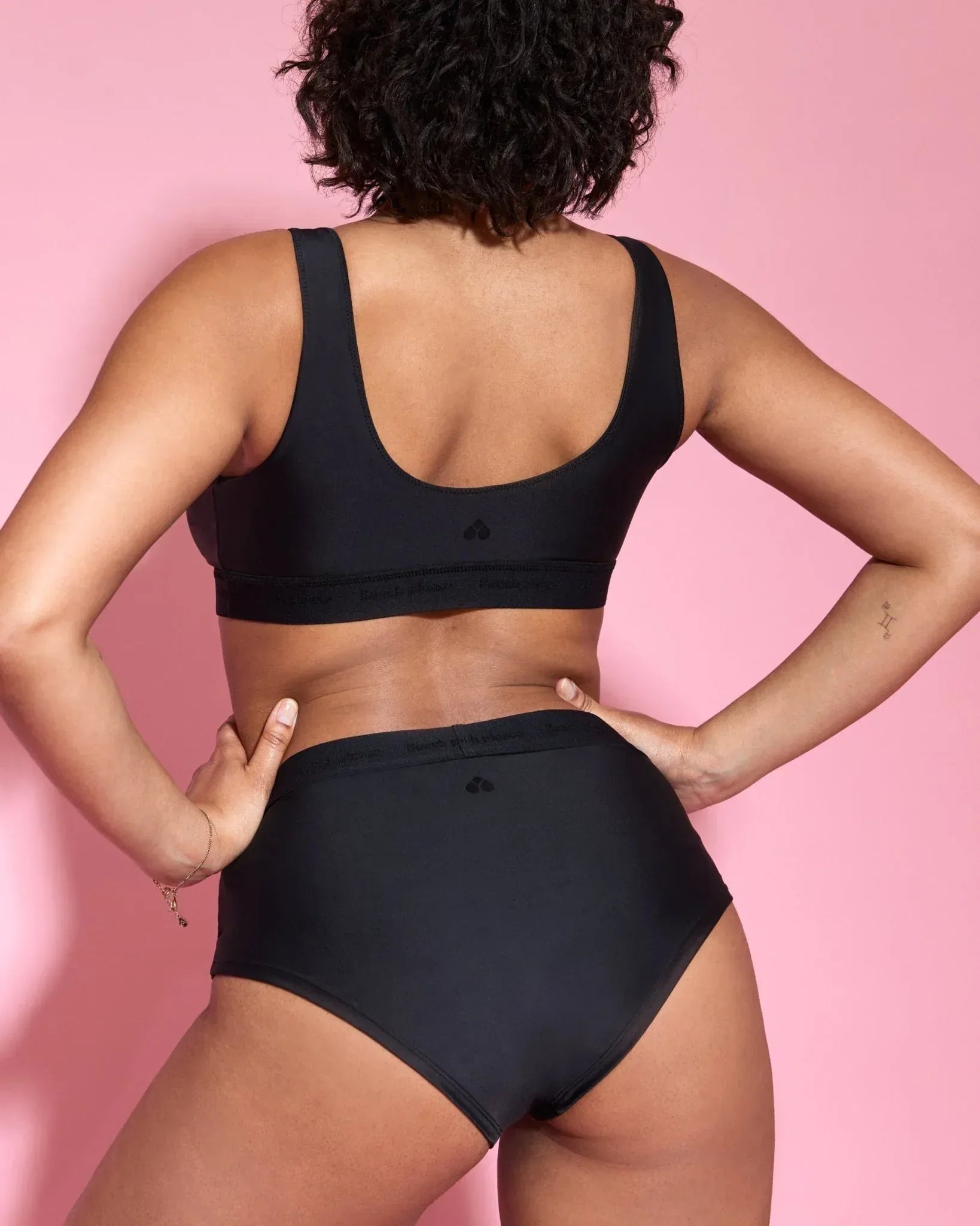 the-female-company-set-perioden-bikini-hipster-performance-bikinitop-period-swim image 2
