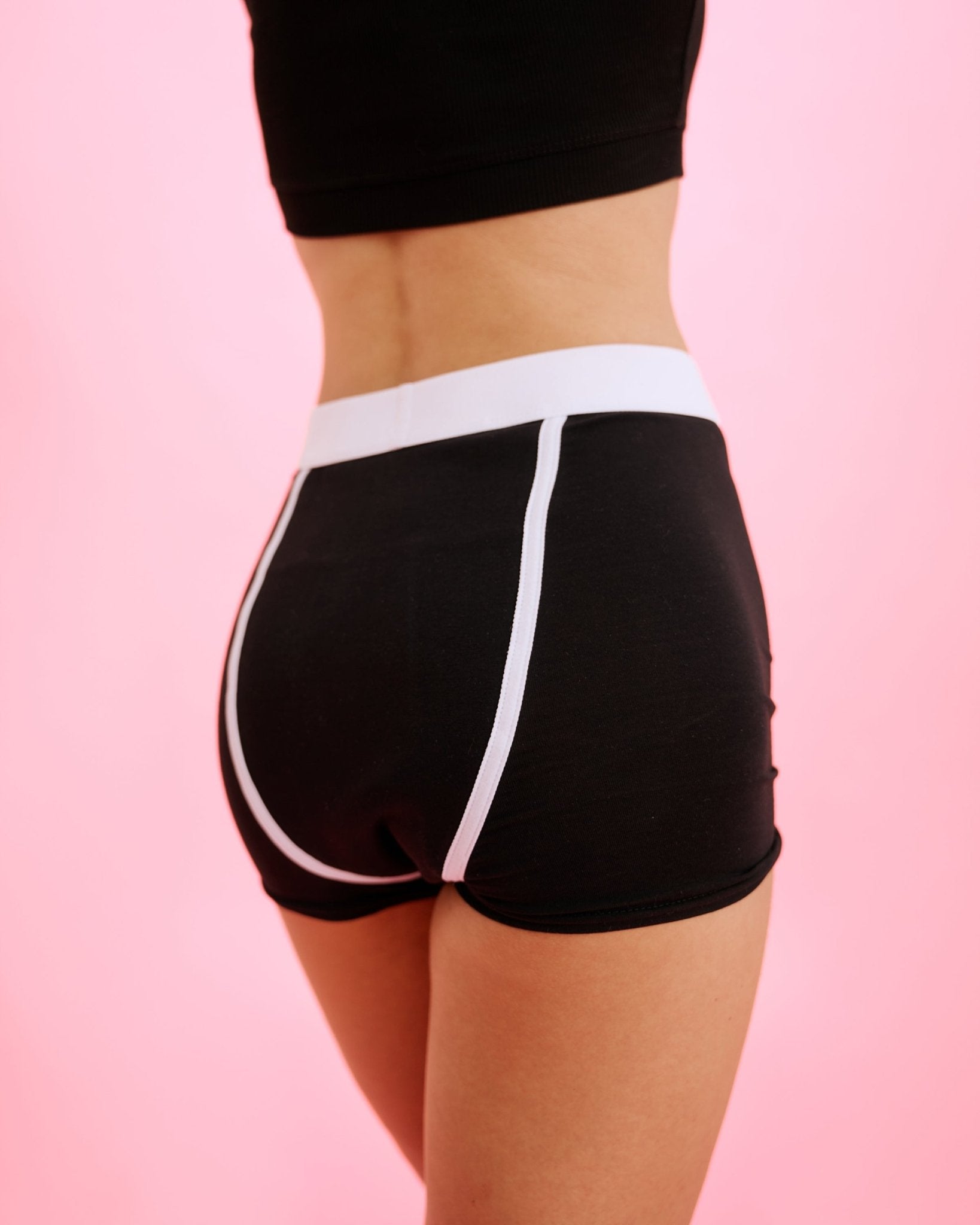 the-female-company-period-short-extra-strong-night-protect-schwarz image 7