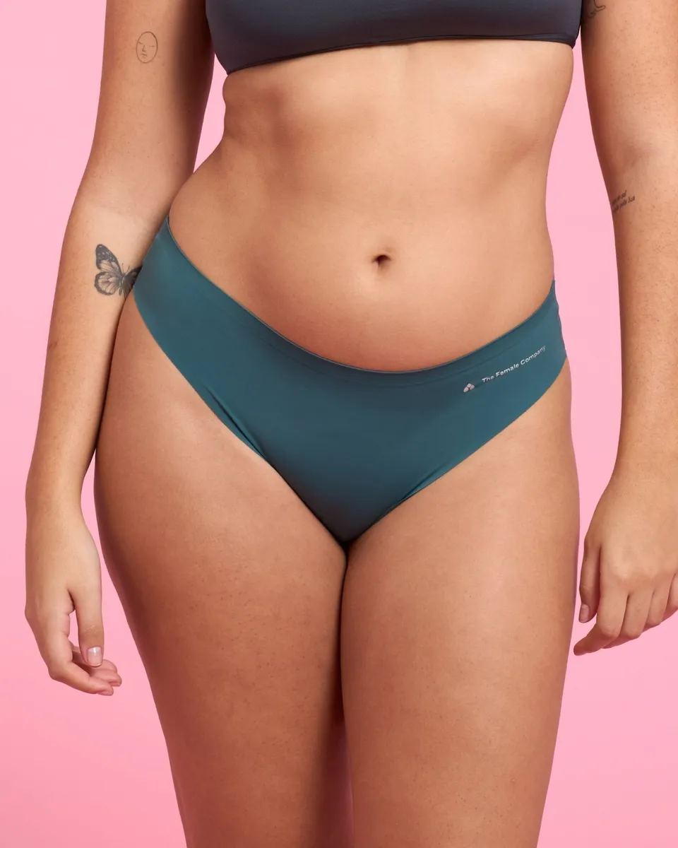 the-female-company-seamless-slip-empowered-evergreen-normale-unterw-sche image 1