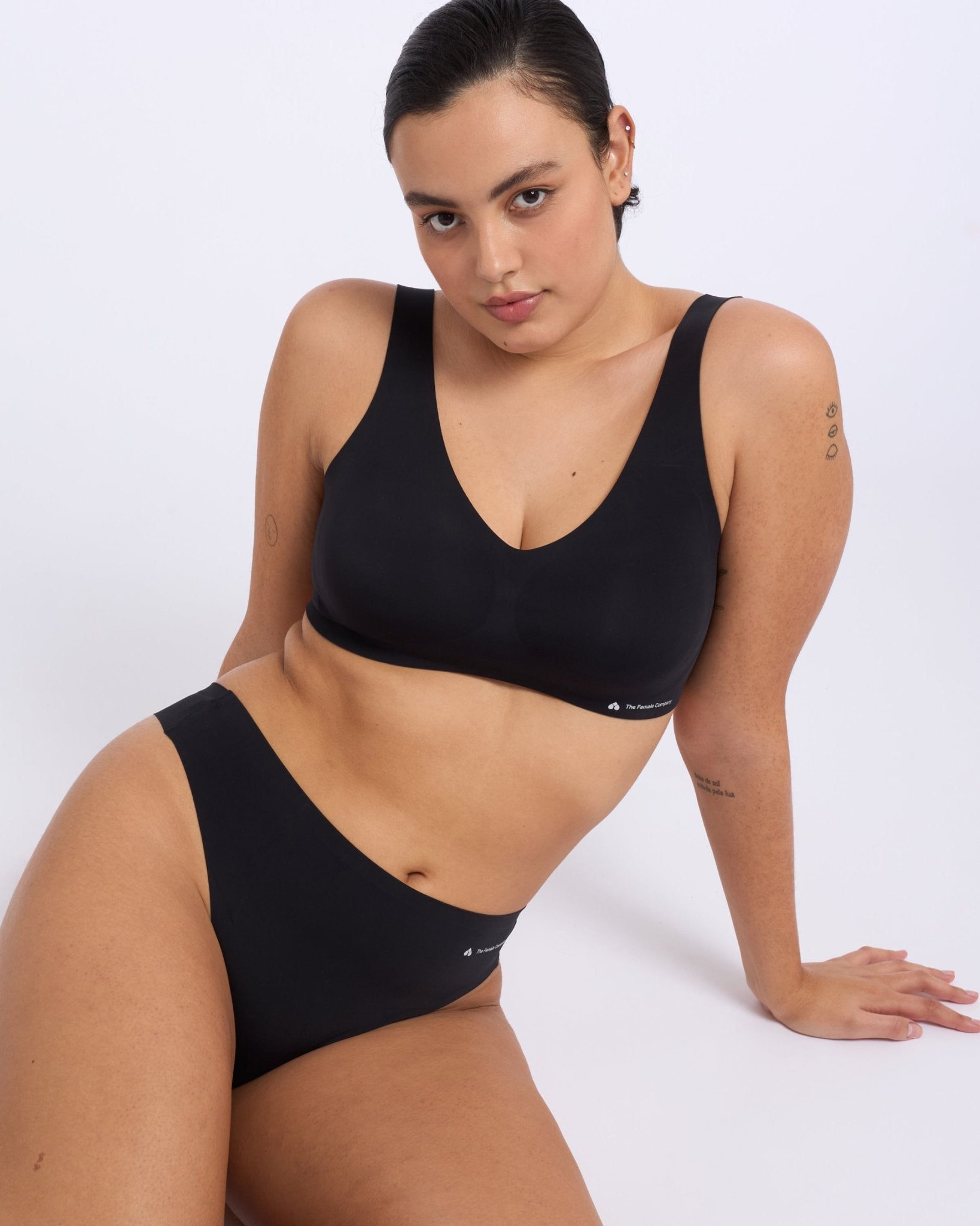 the-female-company-seamless-comfort-set-bralette-tanga image 3