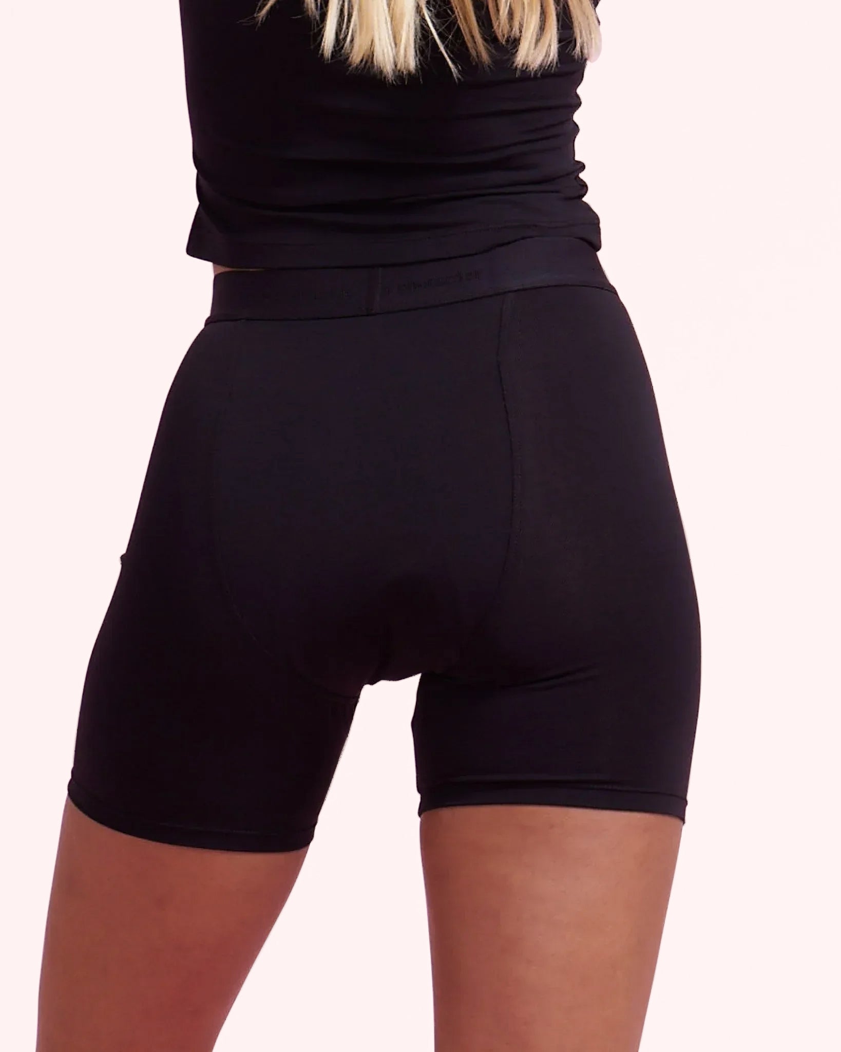 the-female-company-night-protect-period-shorts-2-0-ultra-strong-long-shorts-schw image 4