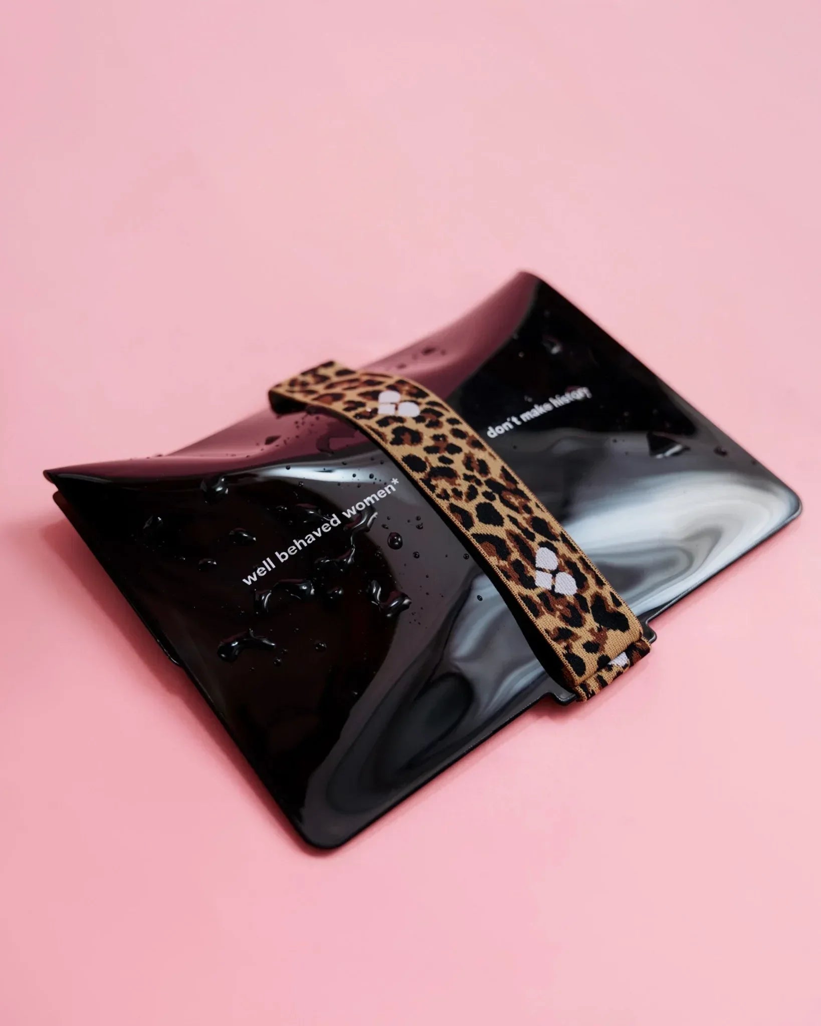 the-female-company-wetbag-black-leo-period-panty-tasche image 4