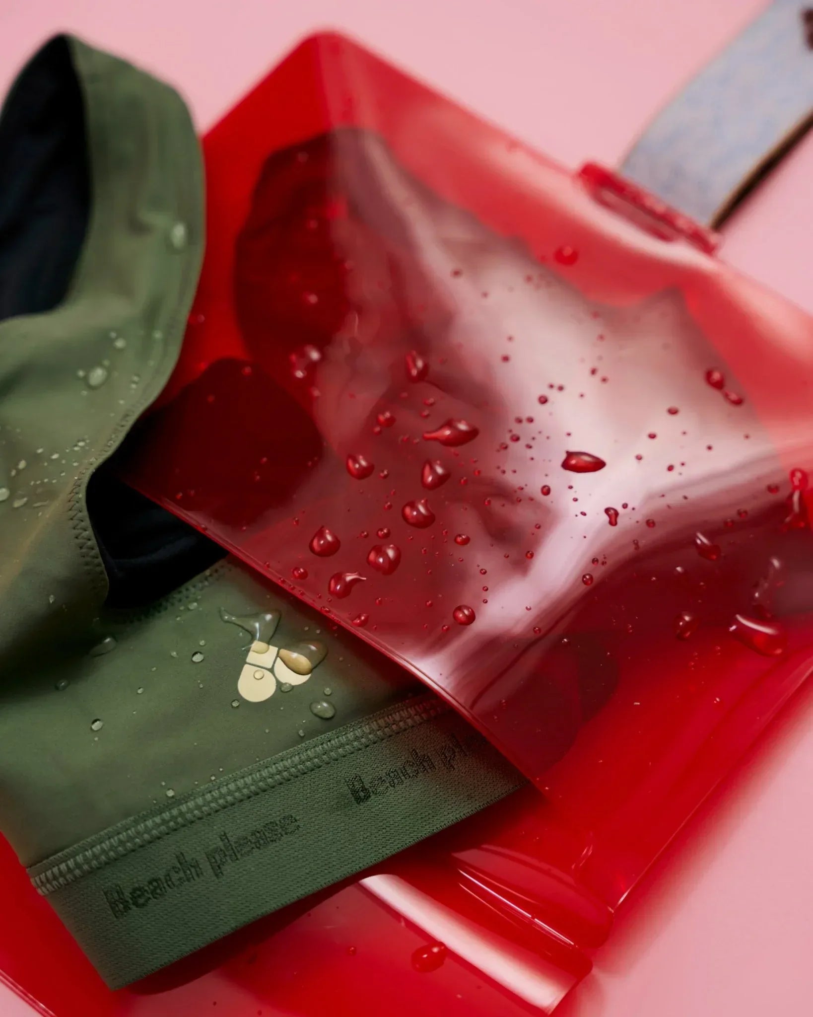 the-female-company-wetbag-red-leo-waschbare-aufbewahrungstasche-f-r-periodenunte image 3