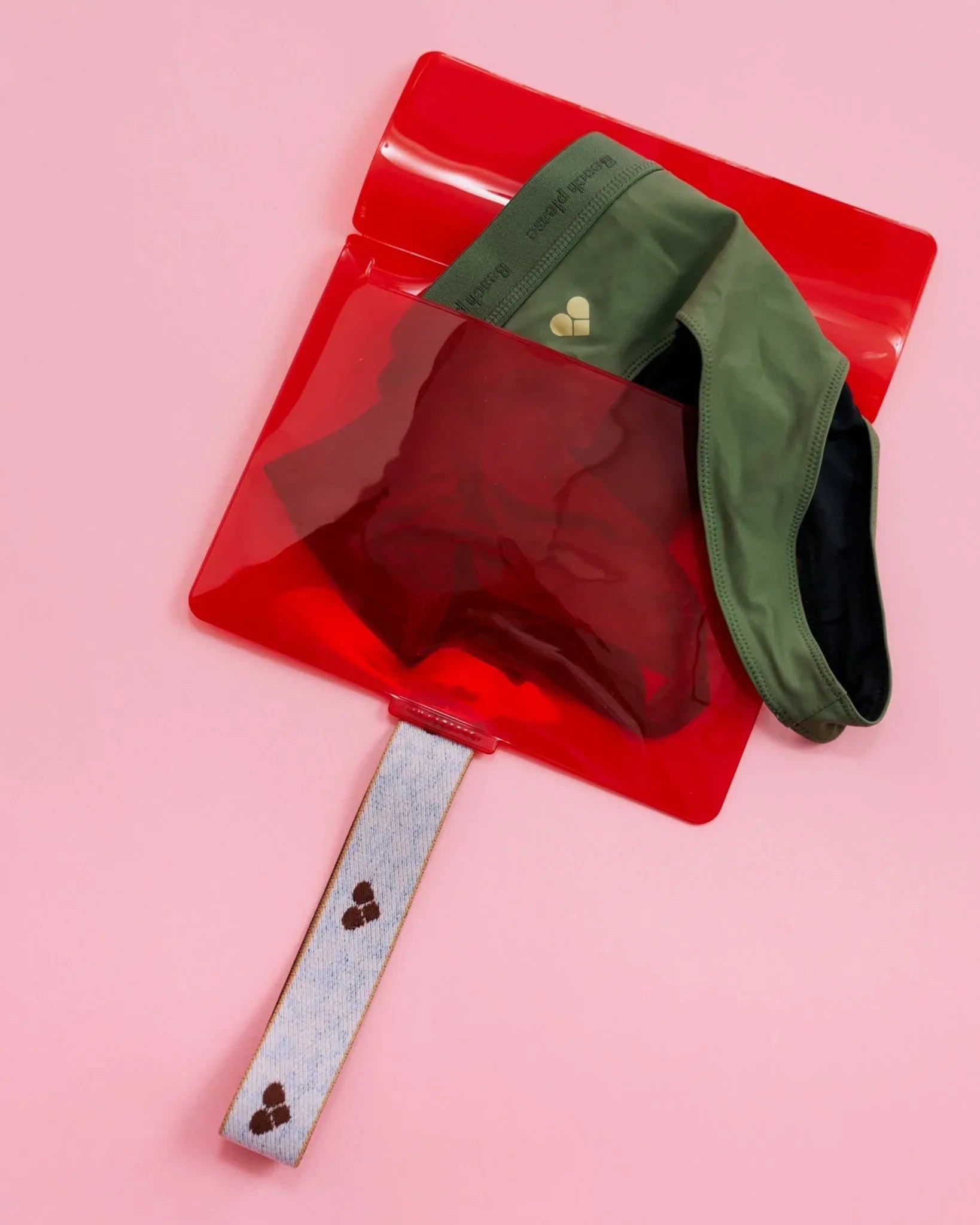 the-female-company-wetbag-red-leo-waschbare-aufbewahrungstasche-f-r-periodenunte image 4