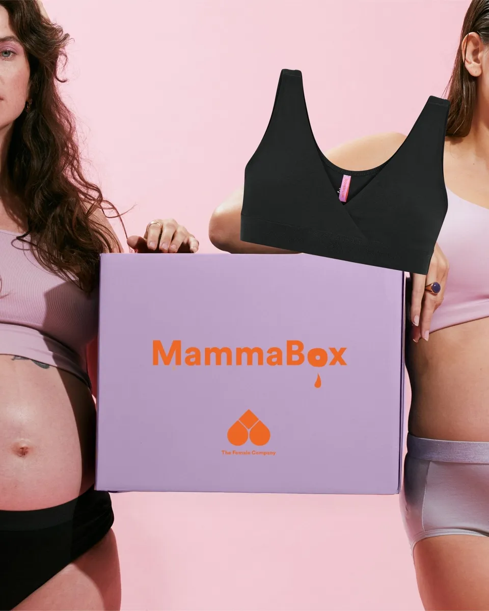 the-female-company-mammabox-milk-schwarz-wochenbett-set image 1
