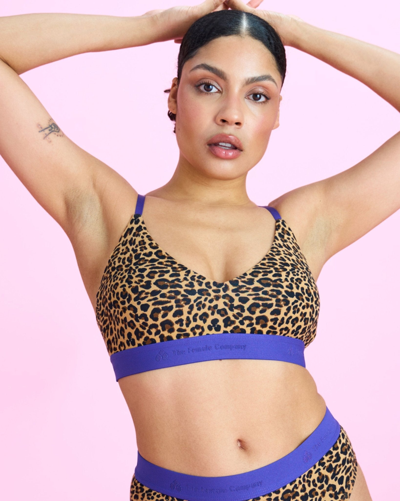 the-female-company-bralette-v-shape-leo-perioden-bralette-verstellbar image 3