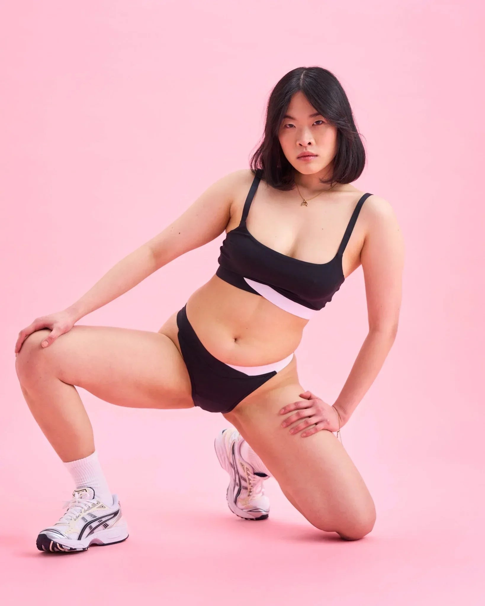 the-female-company-set-n-pples-bralette-slip-v-cut-black-white image 4