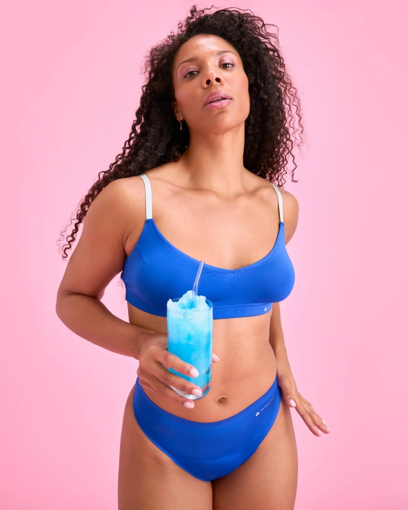 the-female-company-bralette-seamless-electric-blue image 5