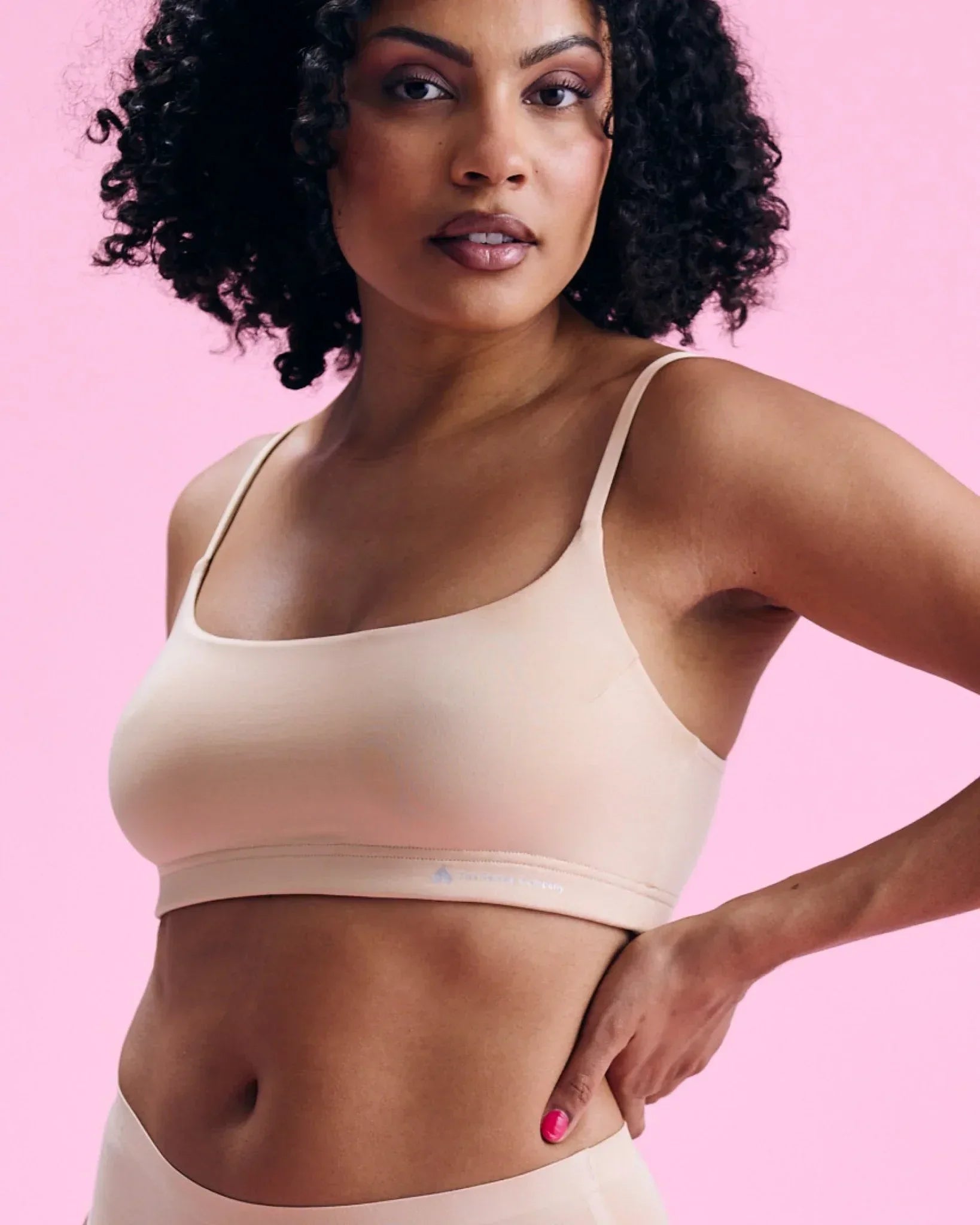 the-female-company-set-seamless-thong-period-panty-seamless-bralette image 5