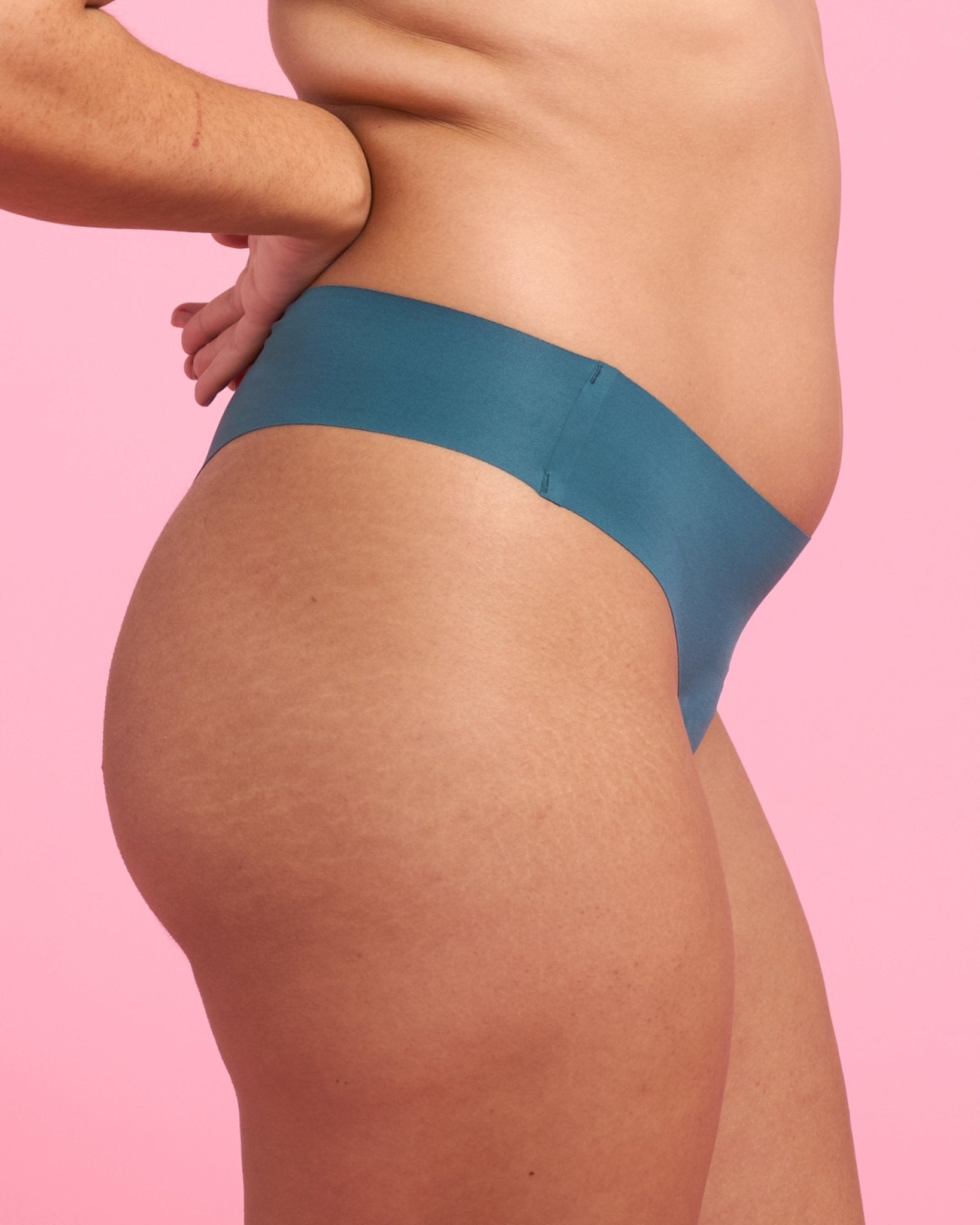 the-female-company-medium-tanga-seamless-advanced-schwarz-periodenslip image 6