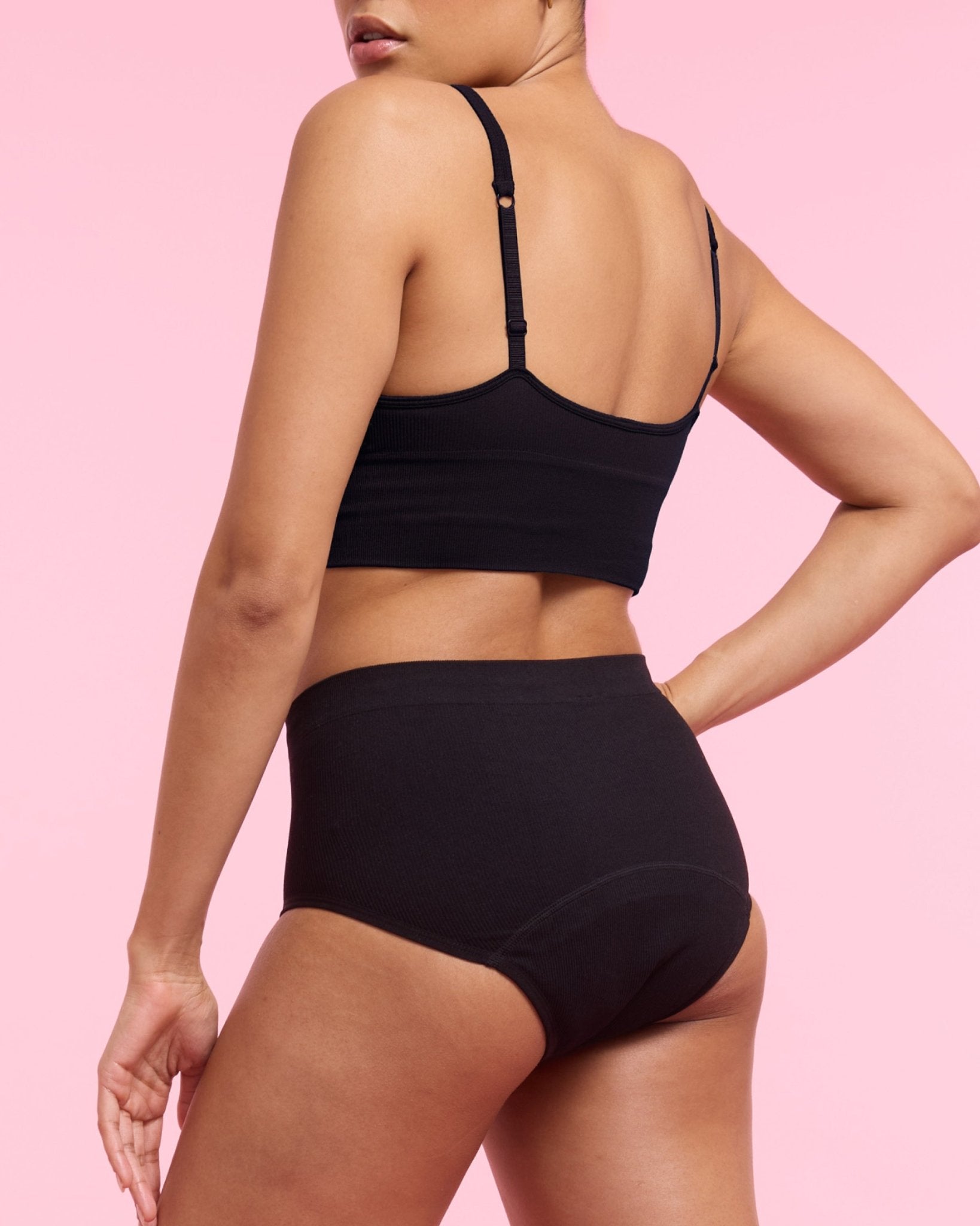 the-female-company-set-seamless-rib-bralette-high-waist-ultra-strong image 4